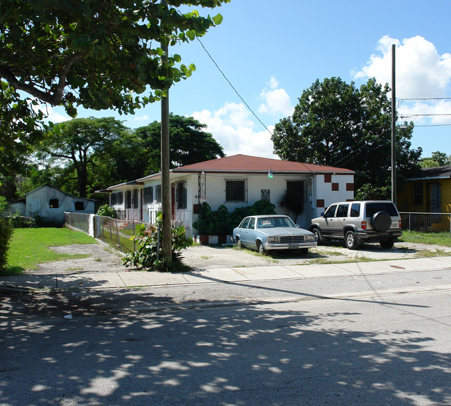 40 NW 77th St in Miami, FL - Building Photo - Building Photo