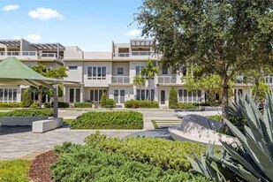 6308 NW 104th Path in Medley, FL - Building Photo