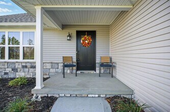 557 Cannondale Ave in Johnstown, OH - Foto de edificio - Building Photo