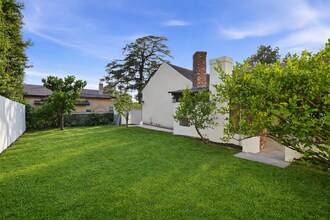 1722 Bel Aire Dr in Glendale, CA - Foto de edificio - Building Photo