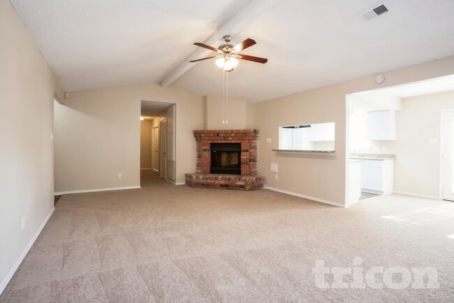 12558 Chalmette St in Houston, TX - Foto de edificio - Building Photo