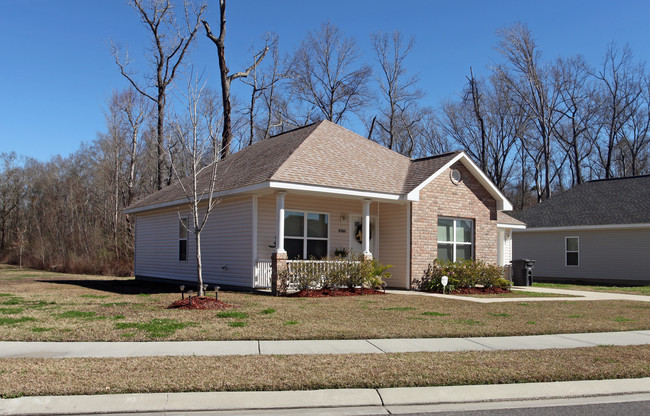 Cedar Pointe Subdivision in Baton Rouge, LA - Foto de edificio - Building Photo