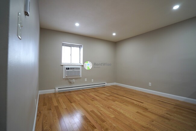 1198 Commonwealth Ave, Unit 35 in Boston, MA - Building Photo - Building Photo