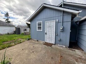 3556 SE Gladstone St in Portland, OR - Building Photo