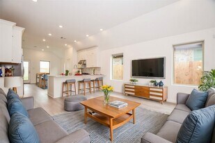 13724 Lantana Breeze Dr in La Marque, TX - Building Photo