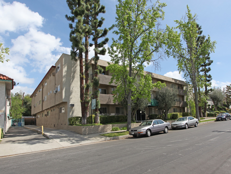 Woodland Towers in Woodland Hills, CA - Building Photo