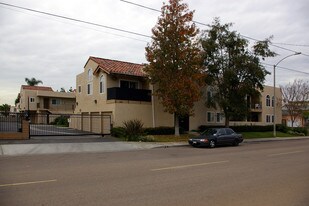 300 Roanoke Rd in El Cajon, CA - Building Photo