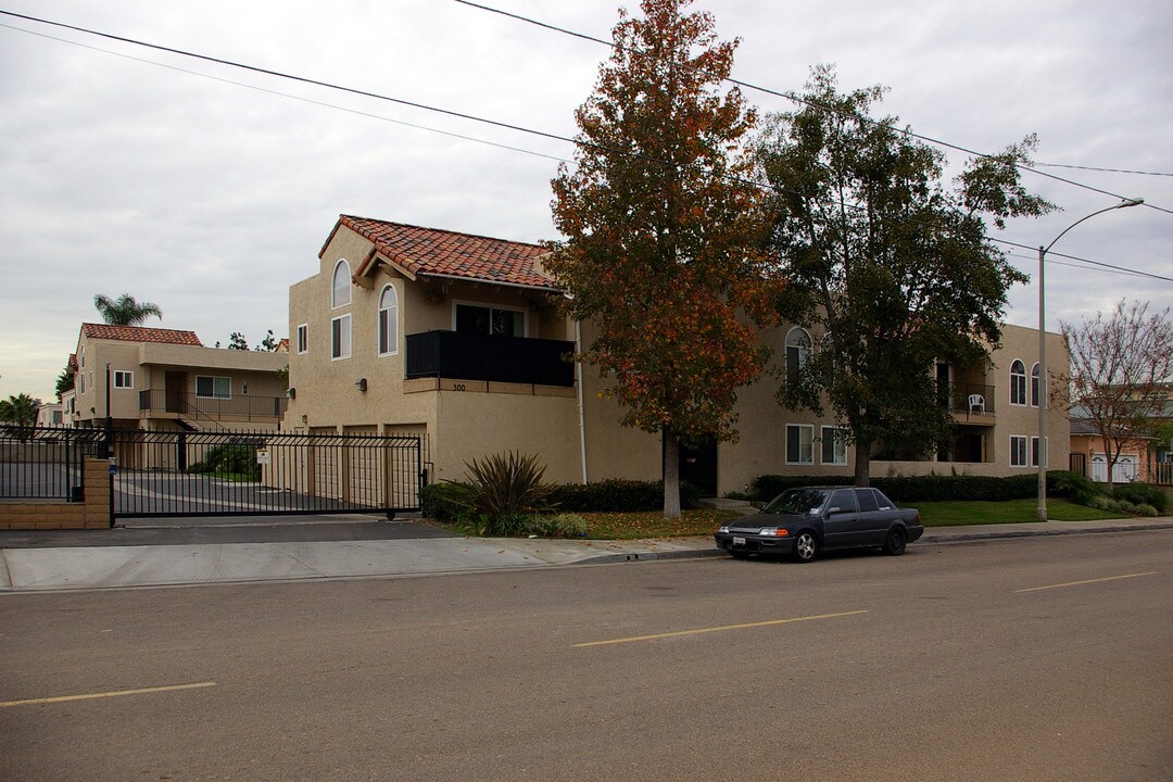 300 Roanoke Rd in El Cajon, CA - Foto de edificio