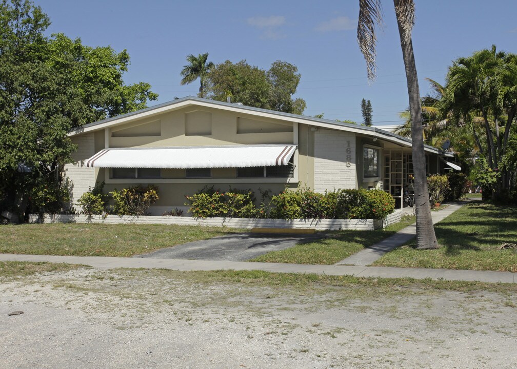 1685 NE 124th St in Miami, FL - Building Photo