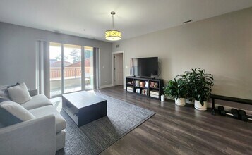 1202 Waukegan Rd in Glenview, IL - Foto de edificio - Building Photo