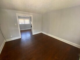 7125 Emerson Ave in Upper Darby, PA - Building Photo