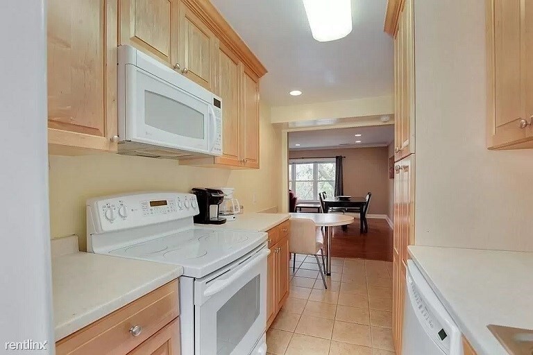 152 Newton St, Unit 4 in Boston, MA - Building Photo