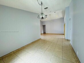 495 Carrington Dr in Weston, FL - Building Photo - Building Photo
