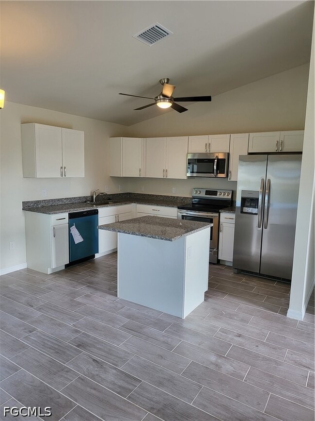 1714 NE 10th Ln in Cape Coral, FL - Building Photo - Building Photo