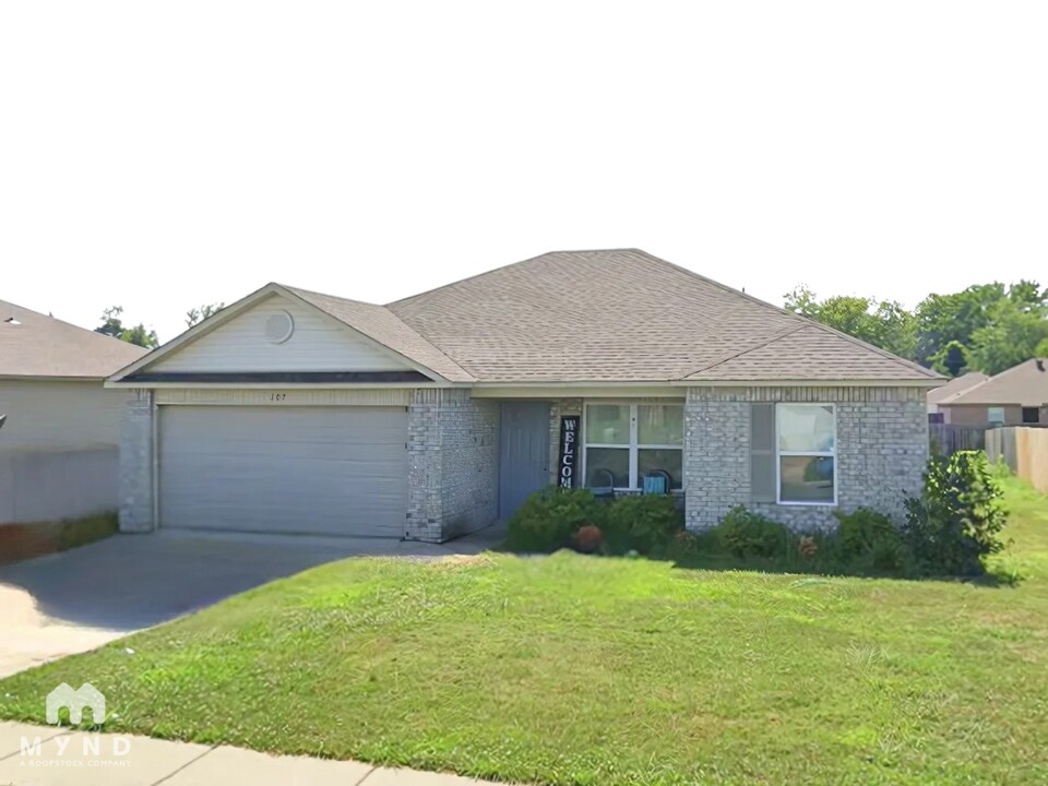 107 Palm St in Jacksonville, AR - Building Photo