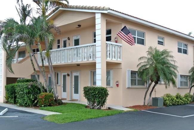 2121 NE 42nd Ct-Unit -212c in Lighthouse Point, FL - Building Photo - Building Photo
