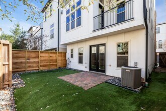 2711 Arabelle Grove in Houston, TX - Foto de edificio - Building Photo