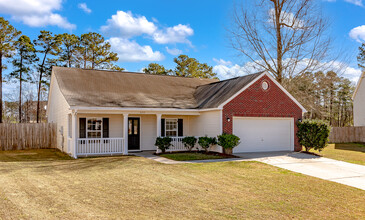 323 Edenton Rd in Goose Creek, SC - Foto de edificio - Building Photo