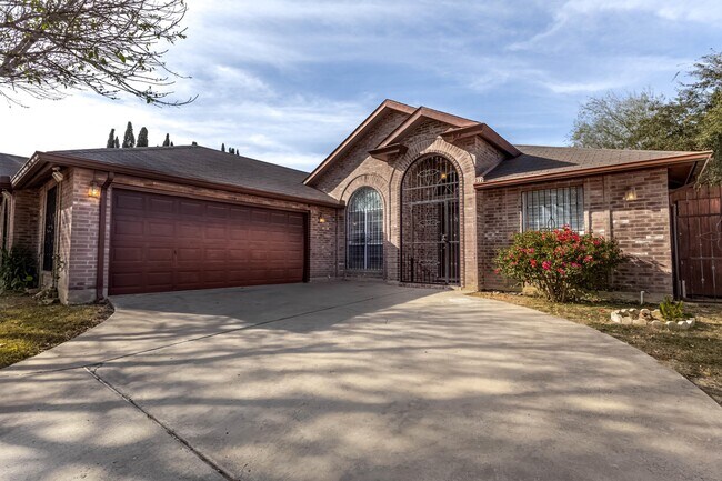 312 Cambridge Loop in Laredo, TX - Building Photo - Building Photo