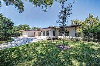 1117 Alfonso Ave in Coral Gables, FL - Foto de edificio - Building Photo