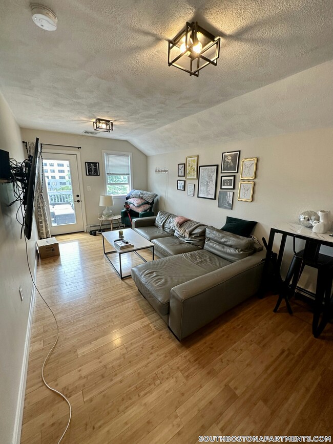 411 E 7th St in Boston, MA - Building Photo - Building Photo