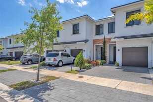 23310 SW 110th Ave in Princeton, FL - Building Photo
