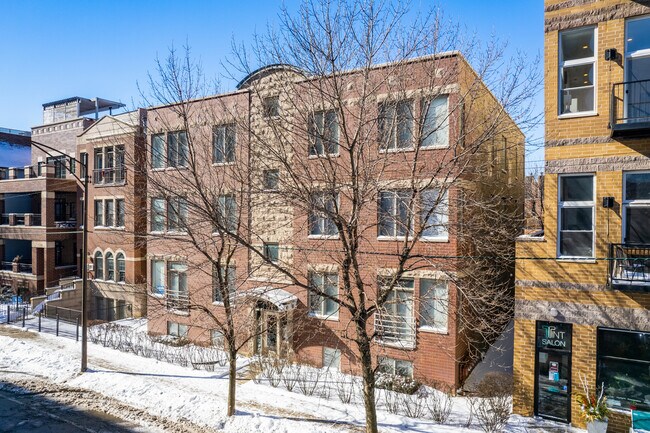 2442 N Southport Ave in Chicago, IL - Building Photo - Building Photo