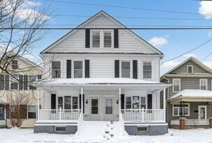 398-400 N Maple Ave in Kingston, PA - Building Photo