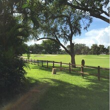 10740 S Golfview Dr in Pembroke Pines, FL - Building Photo - Building Photo