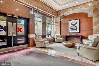 4801 Fairmont Ave in Bethesda, MD - Building Photo - Building Photo