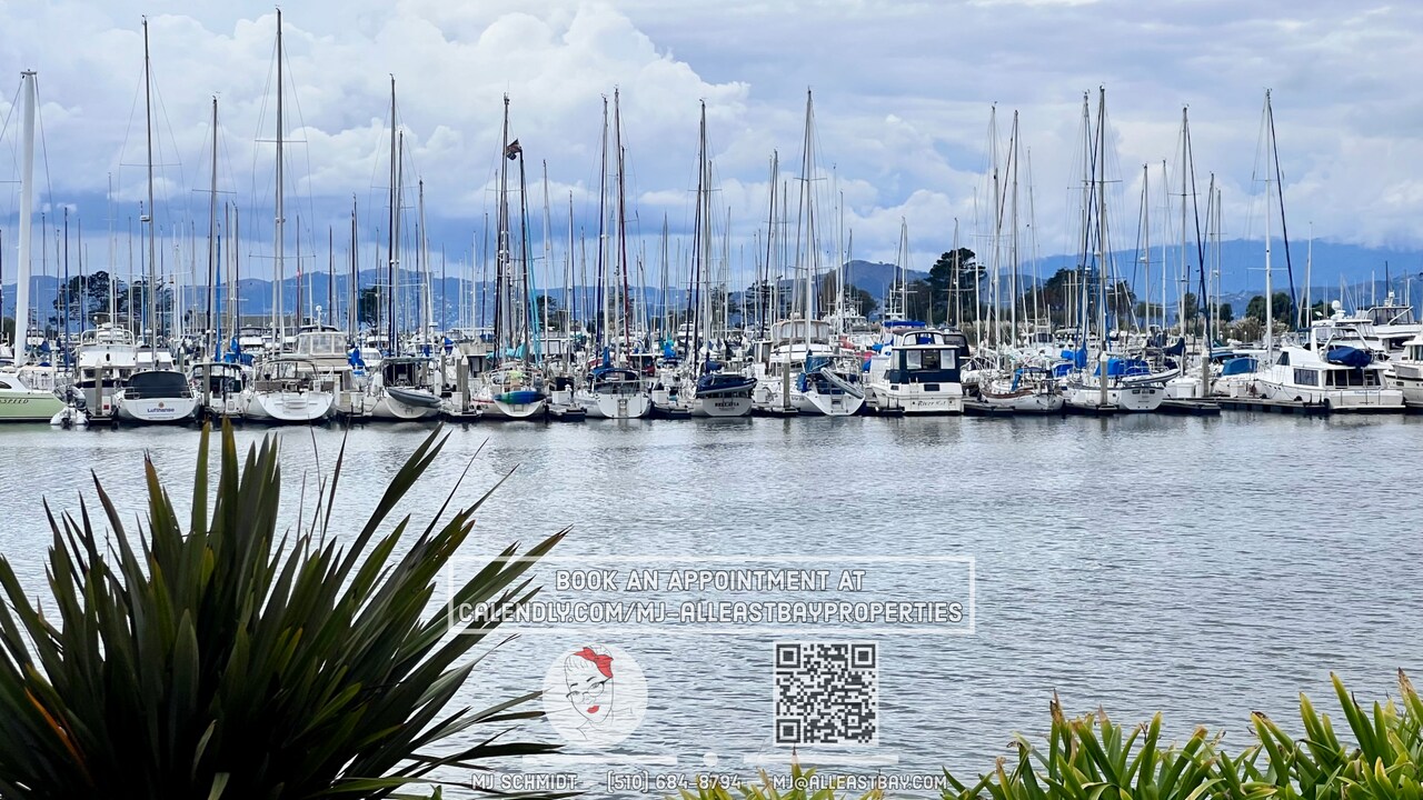 8 Admiral Dr in Emeryville, CA - Building Photo
