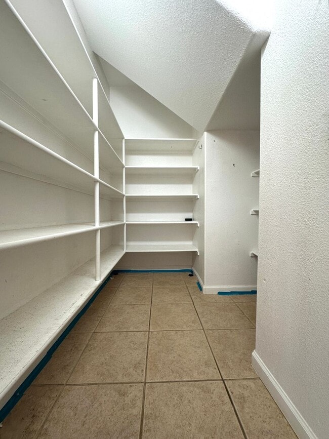 property at 2415 Aberdeen Ln