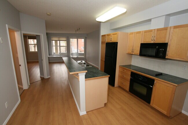9804 101 St NW in Edmonton, AB - Building Photo - Building Photo