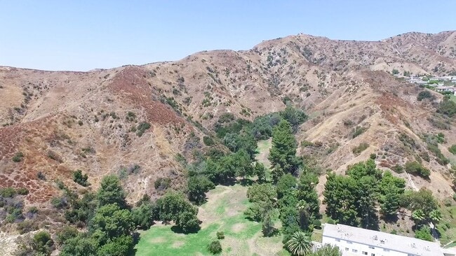 7727 Vía Capri in Burbank, CA - Building Photo - Building Photo