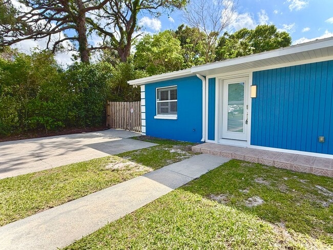 1835 42nd Ave in Vero Beach, FL - Building Photo - Building Photo