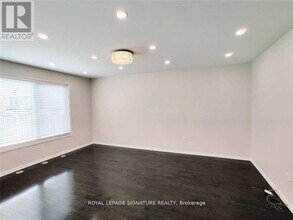 180 McDougall Crossing in Milton, ON - Building Photo - Building Photo