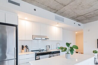 1500 Rue Berri, Unit SI ID1261772P in Montréal, QC - Building Photo - Building Photo