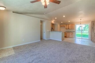 305 W Waterbury Dr in Meridian, ID - Building Photo - Building Photo