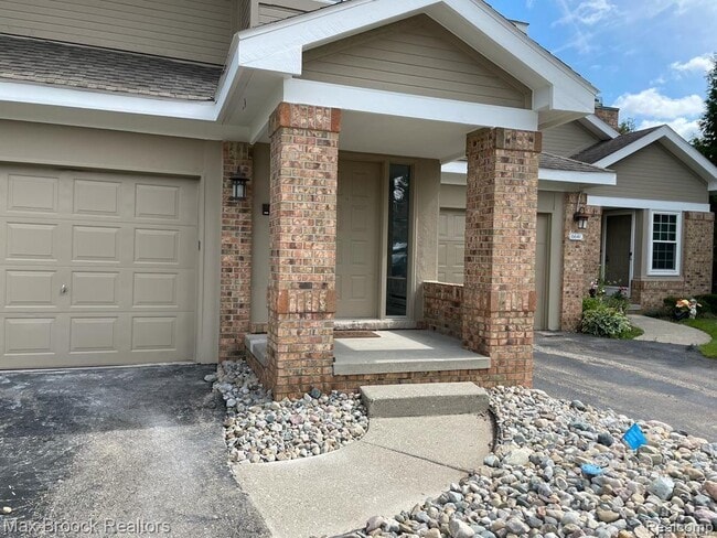6635 Bellows Ct in West Bloomfield Township, MI - Building Photo - Building Photo