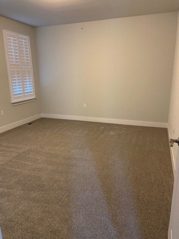 5664 Norway Spruce Dr in Shelby Township, MI - Building Photo - Building Photo