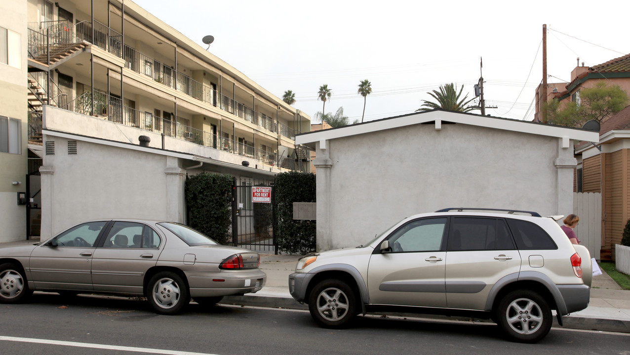 1116 E 1st St in Long Beach, CA - Building Photo