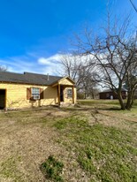 507 Houston St in Wolfe City, TX - Building Photo