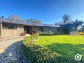 15083 Trestle Glen Dr in Glen Ellen, CA - Building Photo