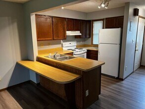 728 Westwinds Dr in Iowa City, IA - Building Photo - Building Photo
