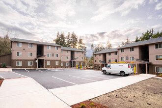 Harmona Heights Apartments in Salem, OR - Building Photo - Building Photo