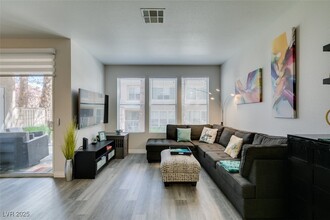 251 S Green Valley Pkwy, Unit 3812 in Henderson, NV - Building Photo - Building Photo