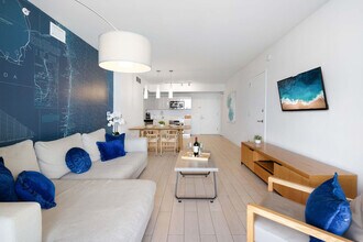 2602 E Hallandale Beach Blvd in Hallandale Beach, FL - Foto de edificio - Building Photo