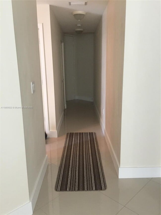 79 SW 12th St, Unit 1406-S in Miami, FL - Building Photo - Building Photo