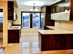 99-15 Ascan Ave in Queens, NY - Building Photo