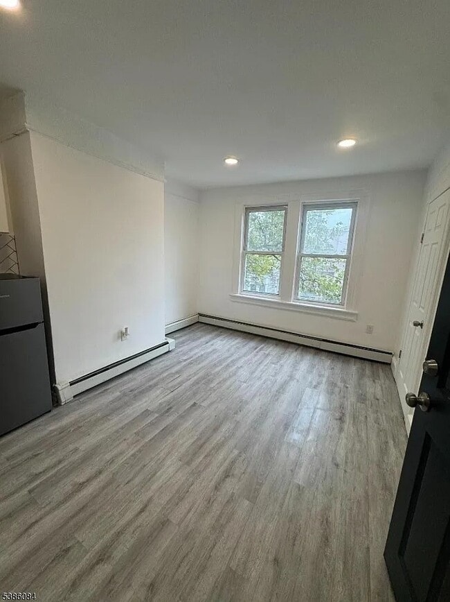 364 Bergen Ave in Jersey City, NJ - Building Photo - Building Photo